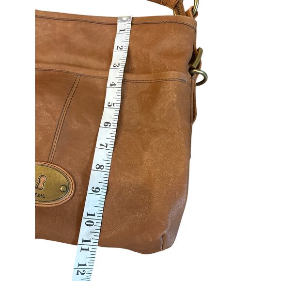 Fossil Genuine Leather Hobo Bag Brown Adjustable Strap Brass Keyhole Logo EUC - Picture 6 of 7